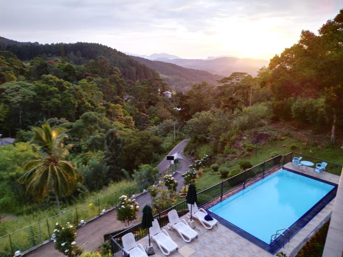 The Grand Hills Bed & Breakfast Kandy Bagian luar foto