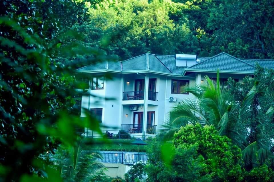 The Grand Hills Bed & Breakfast Kandy Bagian luar foto