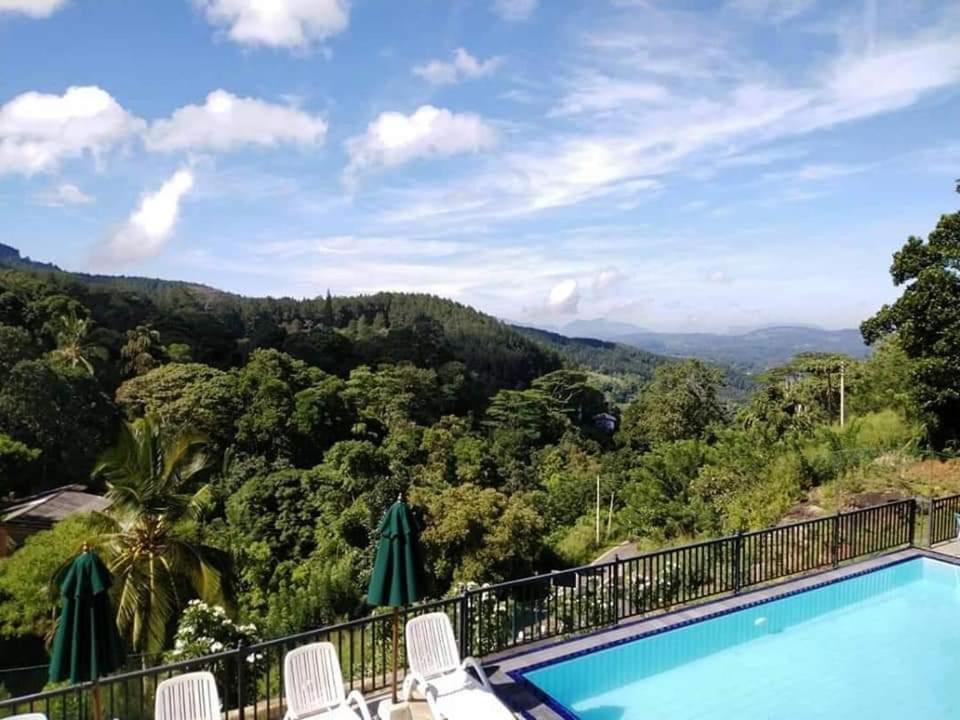 The Grand Hills Bed & Breakfast Kandy Bagian luar foto