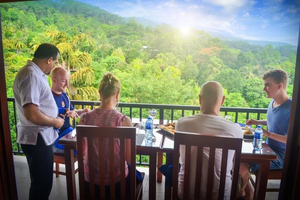The Grand Hills Bed & Breakfast Kandy Bagian luar foto